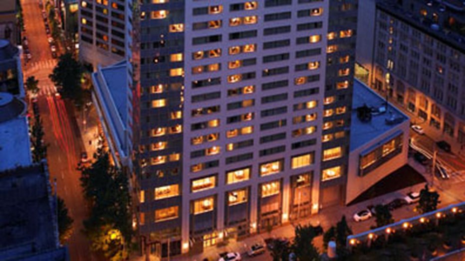 MetLife wanted to expand the number of meeting rooms and accommodations available to guests at the Seattle Sheraton Hotel in downtown Seattle, Washington. To keep the hotel fully operational, Skanska creatively sequenced each construction activity to mitigate disruptions to guests during their stay.
