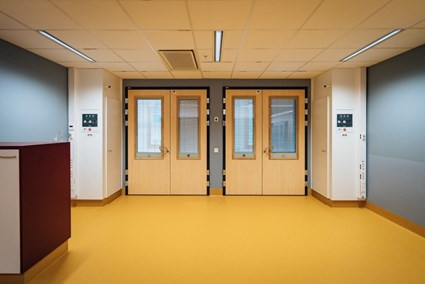 View from corridor over intensive care room – Photographer Kristoffer Marchi