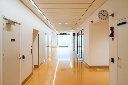 Corridor outside the ward department view of installation shafts – Photographer Kristoffer Marchi
