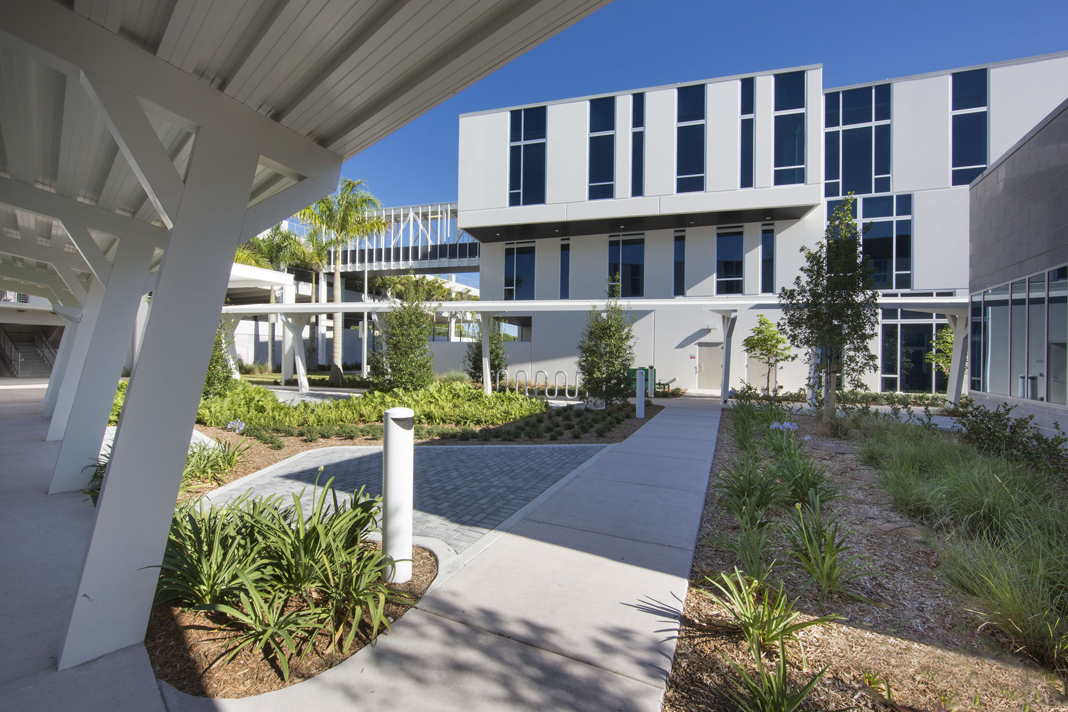The City of Miami Gardens wanted an energy efficient municipal complex that would house all city departments and better support the business activities of City Council and staff. Skanska used sustainable building methods to construct this environmentally friendly, modern building with flexible spaces for public functions and staff congregation.