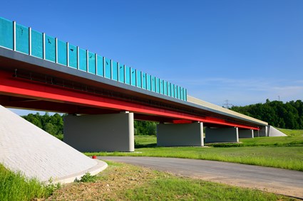 Most przez rzekę Ropa