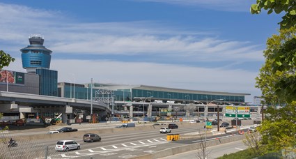 The Port Authority of New York and New Jersey desired a world-class airport that embraced sustainability and minimized environmental impacts. Skanska and our joint venture partners implemented a sustainability approach not just during construction, but also for the next 30 years.