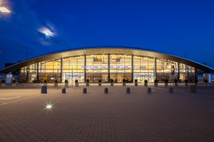 Terminal pasażerski w Jasionce nocą