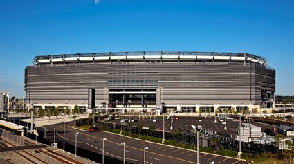 The MetLife Stadium Company wanted a technologically advanced open-air stadium. Skanska, in a design-build contract, constructed the stadium to accommodate the New York Giants and the New York Jets and seat 82,500 spectators, including 217 luxury suite boxes. (Photo: David Sundberg/Esto)