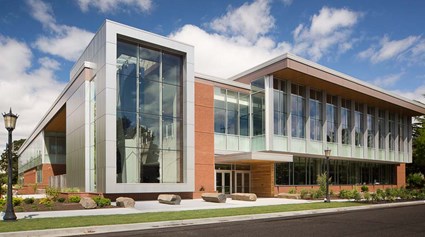 Skanska partnered with University of Portland and Soderstrom Architects to provide a facility that features a climbing area with a 40-foot glazed wall, elevated running deck, sunken basketball court, exercise studios and a weight/strength training gym. (Photo: Stephen Cridland)