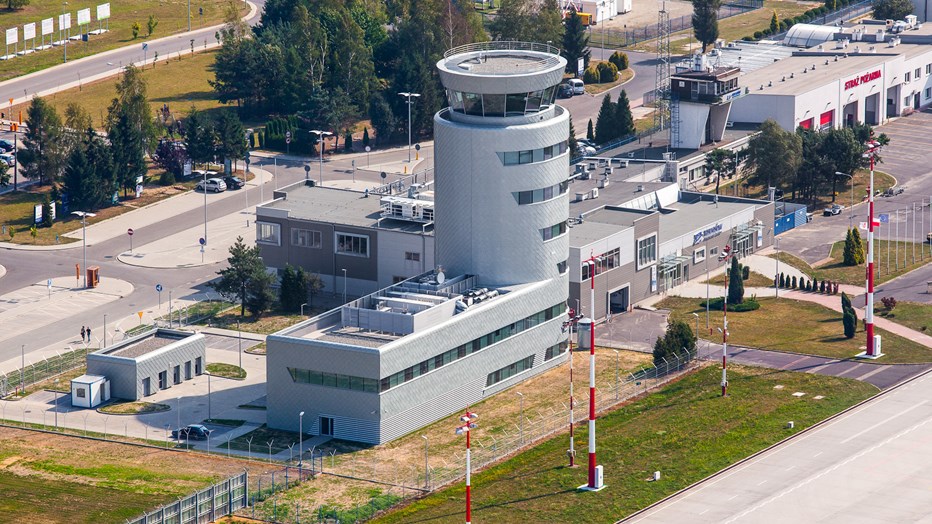 Wieża kontroli ruchu lotniczego w Jasionce